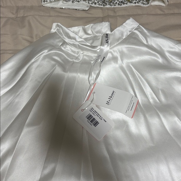 JJs House Shimmering White Satin Skirt - Picture 3 of 8